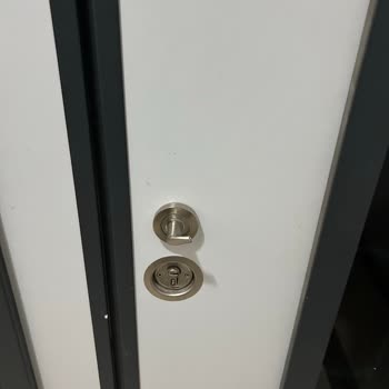 Teslimat Personelinin Kapı Kolu Kırması Ve Kapıları Açık Bırakması