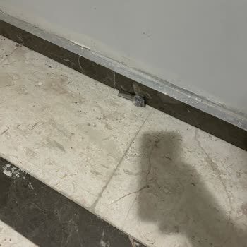 Teslimat Personelinin Kapı Kolu Kırması Ve Kapıları Açık Bırakması