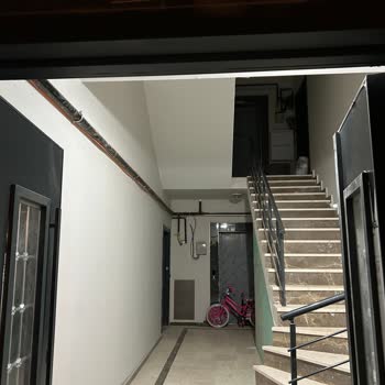 Teslimat Personelinin Kapı Kolu Kırması Ve Kapıları Açık Bırakması