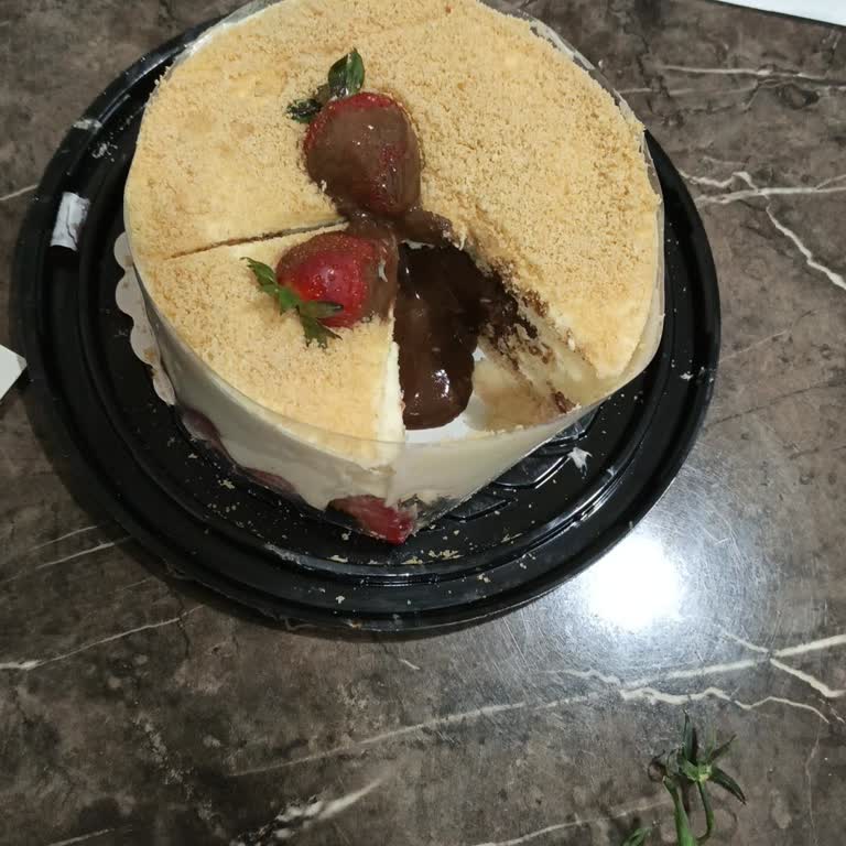 Doğum Günü Pastasının Ekşi Çıkması Ve 900 TL'lik Harcamanın Boşa Gitmesi