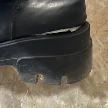 Derimod Online Satın Alınan Botta Üretim Hatası Ve Mağaza İlgisizliği