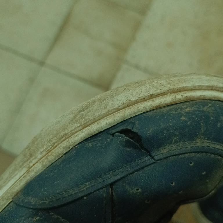 Açılmaya Başlayan Spor Ayakkabıda Mağaza İlgisizliği Ve Değişim Talebi