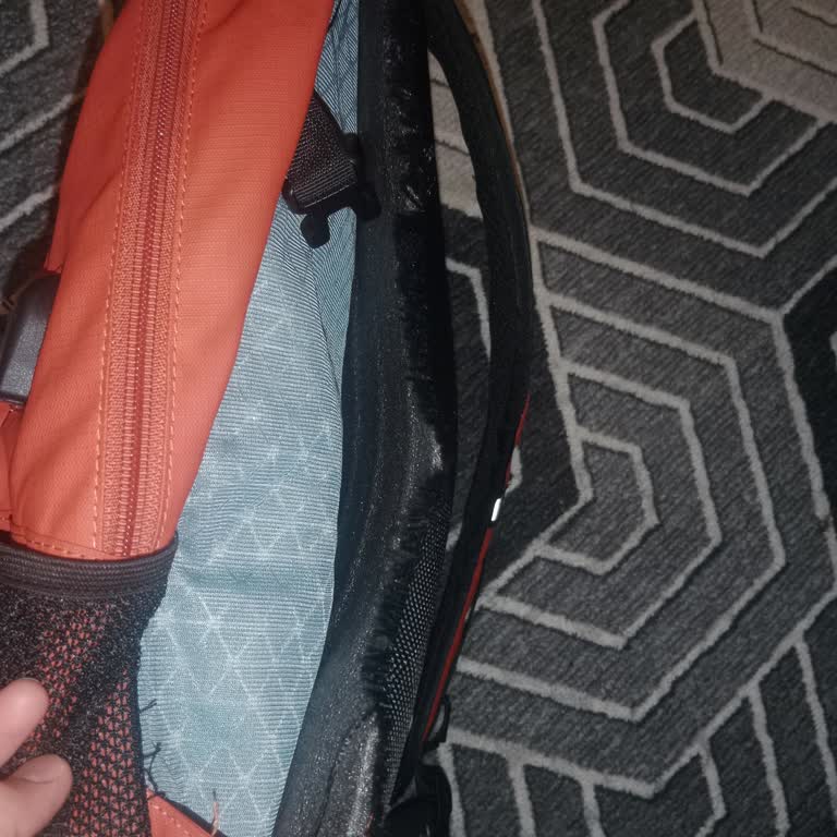 Lescon Güvenlikli Çantası Kısa Sürede Paramparça