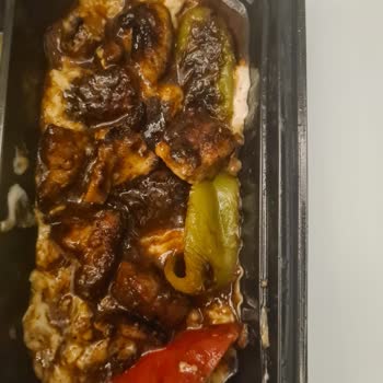 Yanmış Ve Çiğ Alinazik Tavuk, Sağlık Riski Ve Ücret İadesi Talebi