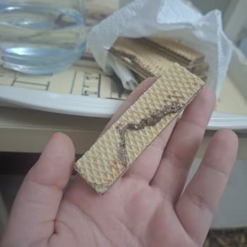 Eti Hoşbeş Bisküvi Şekli Bozulmuş Ve Hijyen Şikayeti