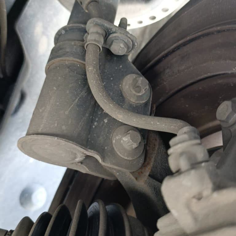 Sağ Ön Amortisör Patlaması Ve Servise Ulaşılamaması