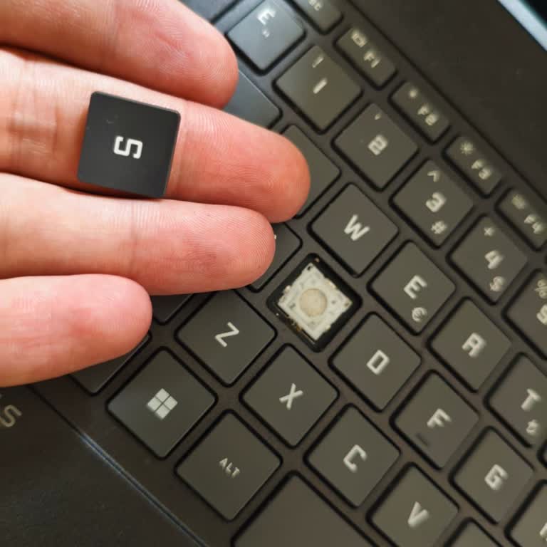 Normal Kullanımda Klavyedeki Tuşun Çıkması Ve Garanti Kapsamında Ücretsiz Değişim Talebi