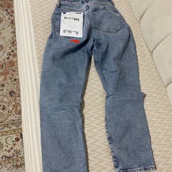 Denim Pantolon Renk Solması Ve Fazla Esneme, Mağaza Personelinin Tutumu Hayal Kırıklığı Yaratıyor