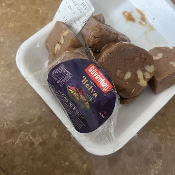 Güvenbey Helvasında Cam Parçası Bulundu Misafir Damağını Yaraladı