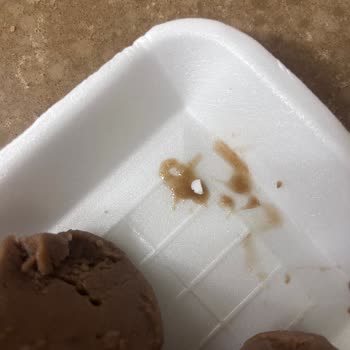 Güvenbey Helvasında Cam Parçası Bulundu Misafir Damağını Yaraladı