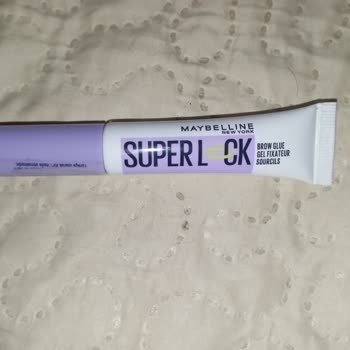 Maybelline Kaş Sabitleyicisi Beyaz İz Bırakıyor Ve Görünümümü Bozuyor