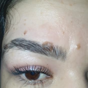 Maybelline Kaş Sabitleyicisi Beyaz İz Bırakıyor Ve Görünümümü Bozuyor