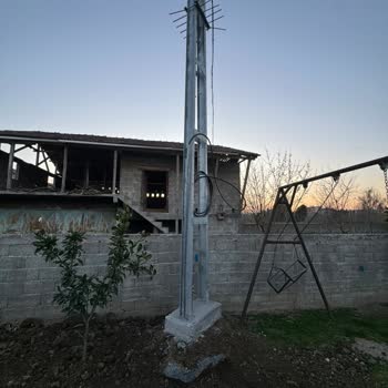 İzinsiz Dikilen Elektrik Direkleri Konutumu Ve Mülkiyet Hakkımı Tehlikeye Atıyor