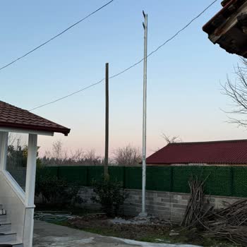 İzinsiz Dikilen Elektrik Direkleri Konutumu Ve Mülkiyet Hakkımı Tehlikeye Atıyor