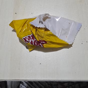 Açılmış Mini Kek Paketi Nedeniyle Hijyen Sorunu