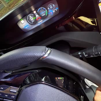 Direksiyon Dikişinin Açık Olması Ve Sağ Ön Sinyal Arızası İçin Acil Çözüm Talebi