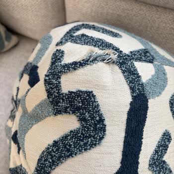 Peşin Ödeme Yapılan İstikbal Köşe Takımında Yırtık Yastıklar Ve Teşhir Şüphesi