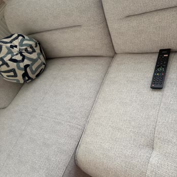 Peşin Ödeme Yapılan İstikbal Köşe Takımında Yırtık Yastıklar Ve Teşhir Şüphesi