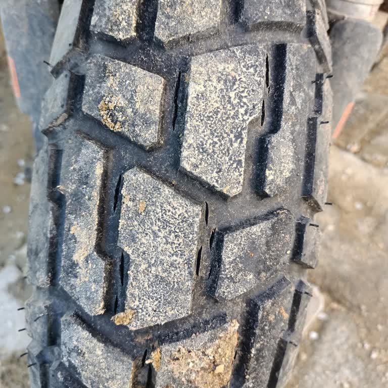 Billas Markalı Lastiklerde Sürüş Güvenliğini Tehdit Eden Çatlaklar Ve Ücretsiz Değişim Talebi