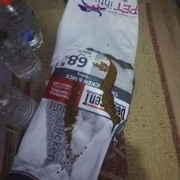 Patlak Gelen Kedi Maması Ve Yanlış Teslimat