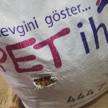 Patlak Gelen Kedi Maması Ve Yanlış Teslimat