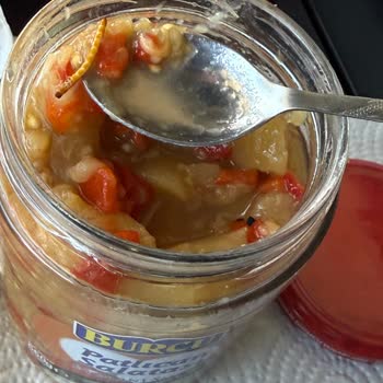 Burcu Konserve Açtığımda Kurt Böcek Buldum