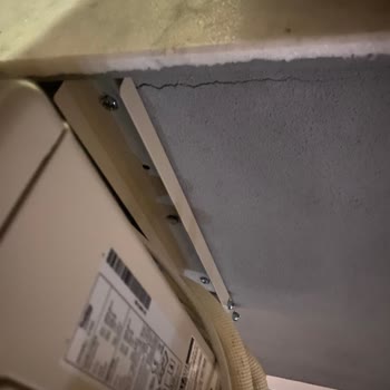 Klimanın Montajı Sırasında Duvar Çatladı, Yetkili Servisten Yanıt Gelmedi Ve Acil Tamir Talebi