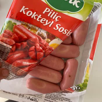 BİM Tombik Sosisinde Kötü Koku Ve Yeşil Lekeler