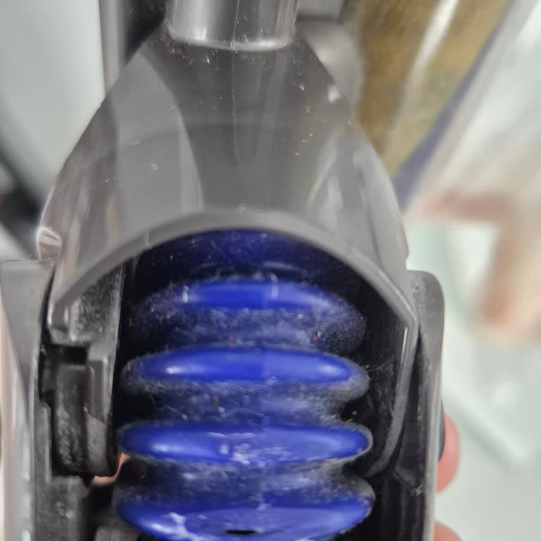 Dyson Sert Zemin Başlığındaki Yırtık Kullanıcı Hatası İddiası Ve Garanti Reddi