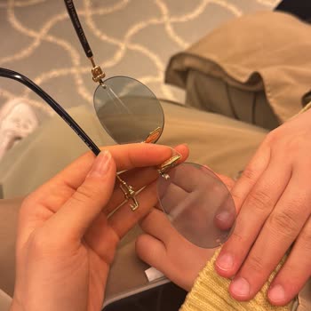 Kremlim Güneş Gözlüğü Kısa Sürede Bozuldu Ve Satıcı Yanıt Vermedi