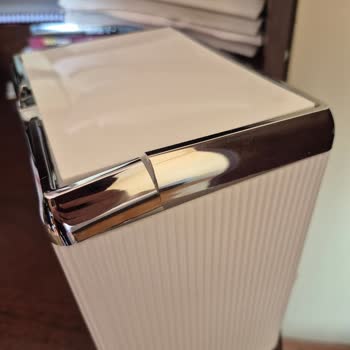 Kırık Çöp Kutusu Ve Eksik Mop Sapı İçin Değişim Talebi