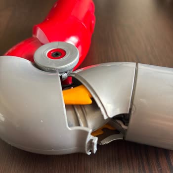 Garanti Kapsamındaki Dyson V12 Adaptörümde Kilit Arızası Ve Ücretsiz Değişim Talebi