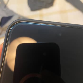 Benks Cam Ekran Koruyucu Kenarlardan Çözülüyor, İade Talebi