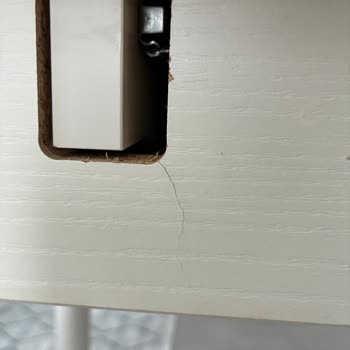 Uvi Collection’dan Aldığım Masada Aşırı Deformasyon Ve Telefon Desteği Yok