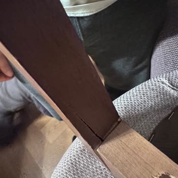 Netha Model Sandalyelerde Tasarım Hatası Nedeniyle Kırılan Ayaklar Ücretsiz Onarım Talebi