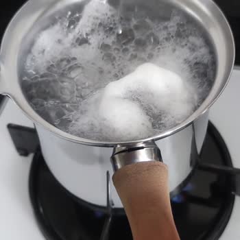 Bili Bili Yumurta Kalitesinde Çatlamalar Ve Tadı Bozuk