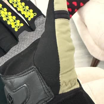 Bodrum Honda Kıvrak'tan Aldığım Scoyco Eldivenlerde Tekrarlanan Dikiş Atma Ve Sorumluluk Reddi