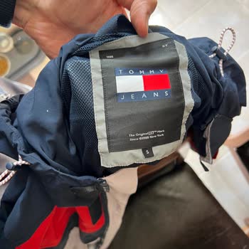 Tommy Hilfiger Montun Ciddi Şekilde Boya Vermesi