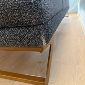 Defolu Koltuk Takımı Teslim Edildi, Yenisi Söz Verildi Ama Hâlâ Gelmedi