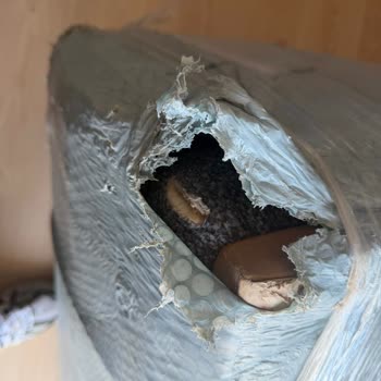 Defolu Koltuk Takımı Teslim Edildi, Yenisi Söz Verildi Ama Hâlâ Gelmedi