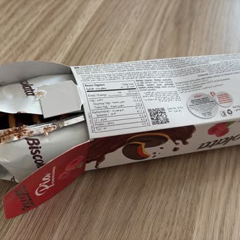 Biscolata Pia Bisküvi Kutusunda Açık Ve Yarım Yiyen Paketin Geri Konulması
