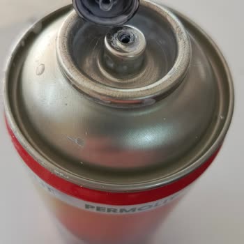 Akçalı Sprey Boya Kapağın Aşırı Sert Olması Nedeniyle Basmalı Sprey Başlığı Kırıldı