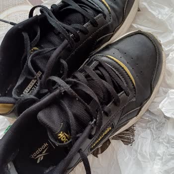 Ayakkabının Ön Dikişleri 1,5 Yılda Açıldı, Üretim Hatası İddiası