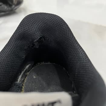 Nike Ayakkabısının İç Kısmındaki Yırtılma Ve Garanti Reddi