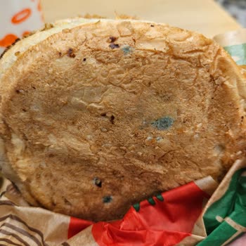 Burger King Marmara Forum Şubesinde Küflü Ekmeğiyle Gıda Güvenliği Sorunu