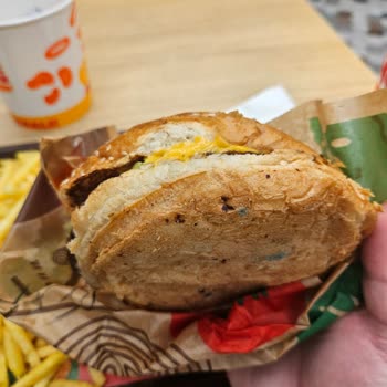 Burger King Marmara Forum Şubesinde Küflü Ekmeğiyle Gıda Güvenliği Sorunu