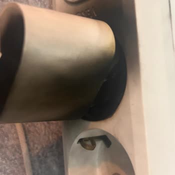 Alev Alan Orijinal Şarj Aletinde Güvenlik Riski Ve Şirketin Cevapsızlığı