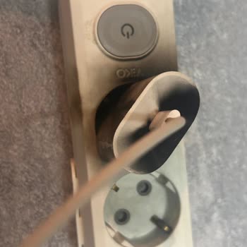 Alev Alan Orijinal Şarj Aletinde Güvenlik Riski Ve Şirketin Cevapsızlığı