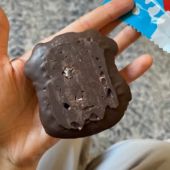 Kakaolu Torku Miniki Kekte Şekil Bozukluğu Ve Erimiş Görünüm