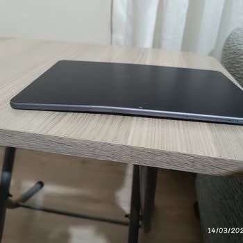 Huawei MatePad Tablet Orta Kısmı S Şeklinde Eğildi, Değişim Talebi